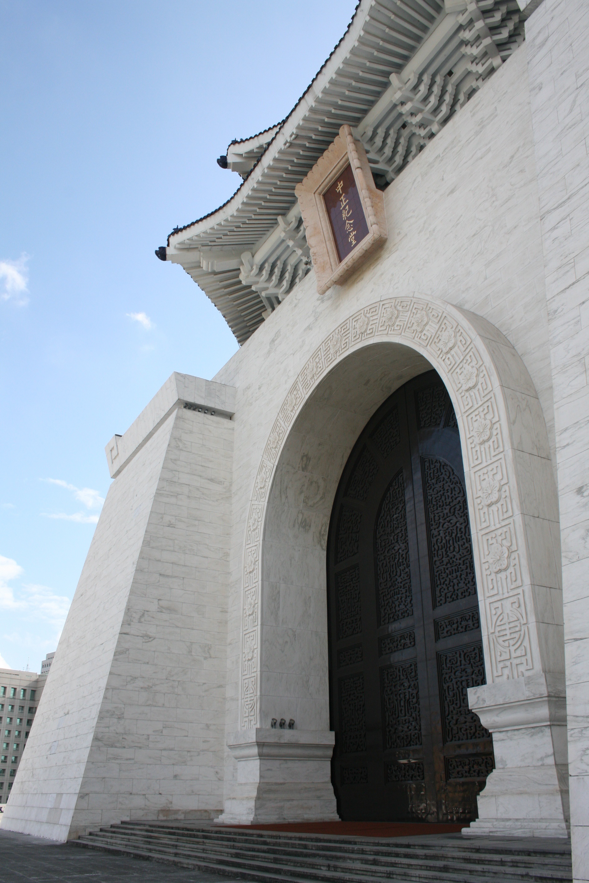 中正紀念堂園區建築導覽白色大理石牆